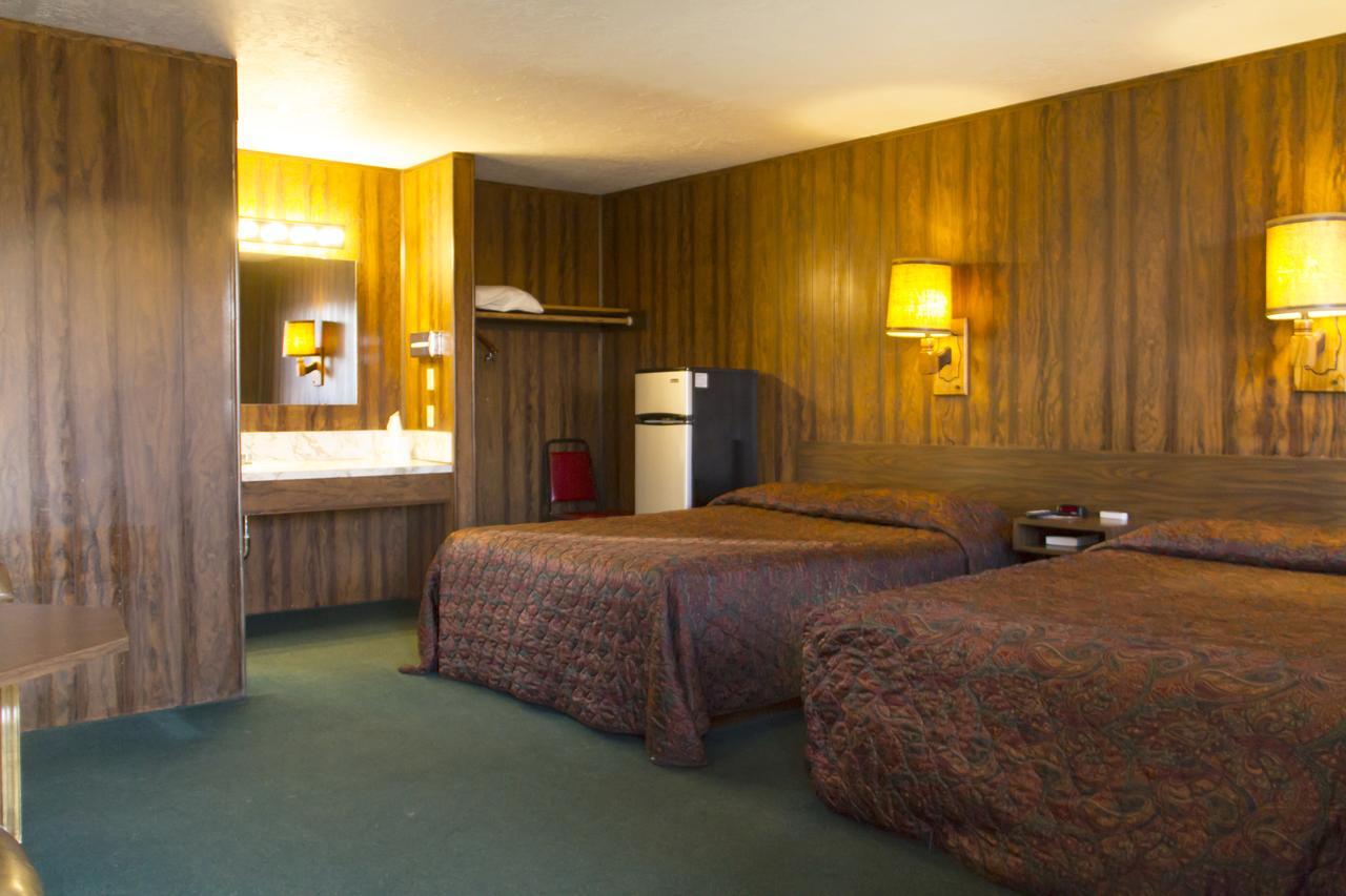 The Village Inn Motel & Restaurant Challis Екстер'єр фото