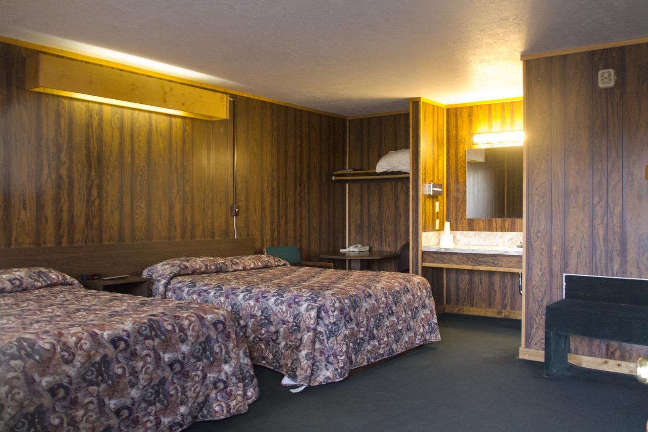 The Village Inn Motel & Restaurant Challis Екстер'єр фото