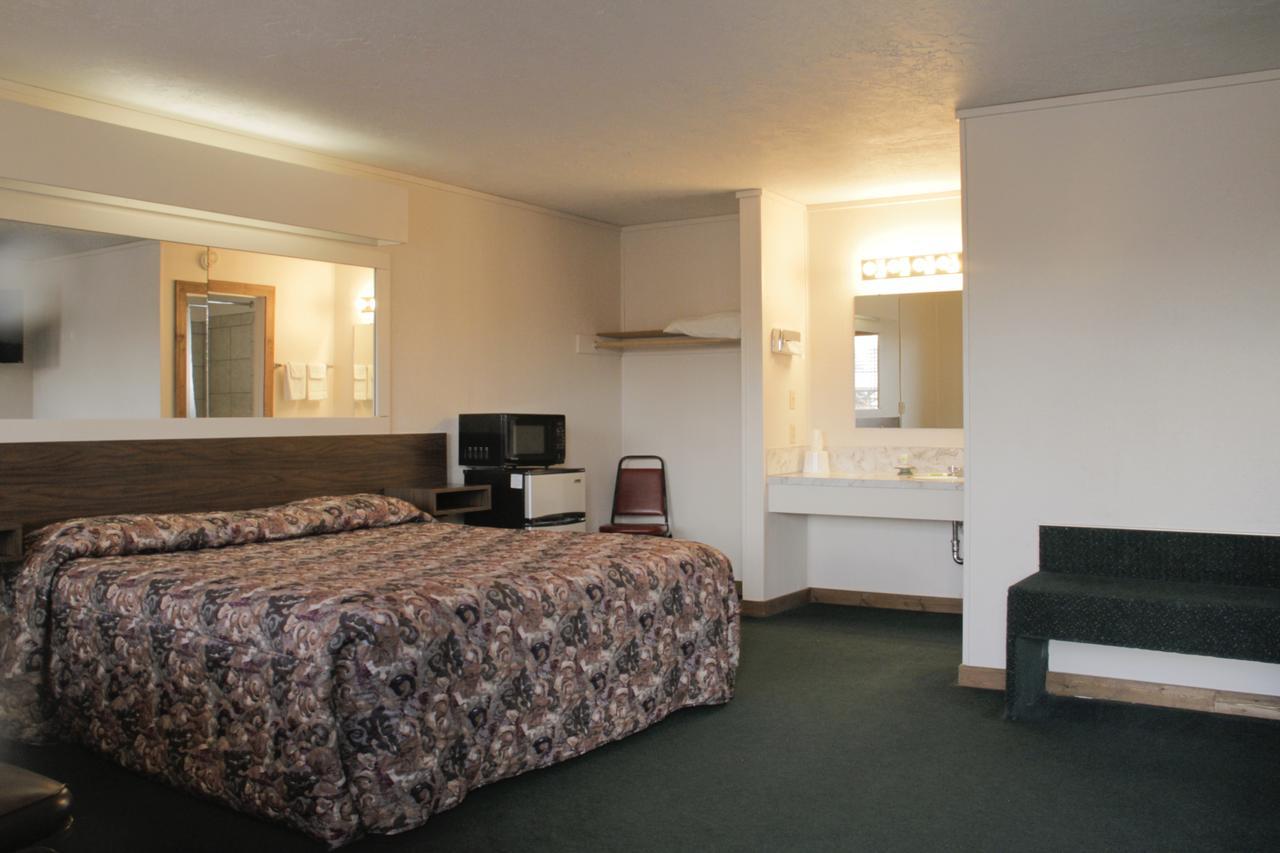 The Village Inn Motel & Restaurant Challis Екстер'єр фото