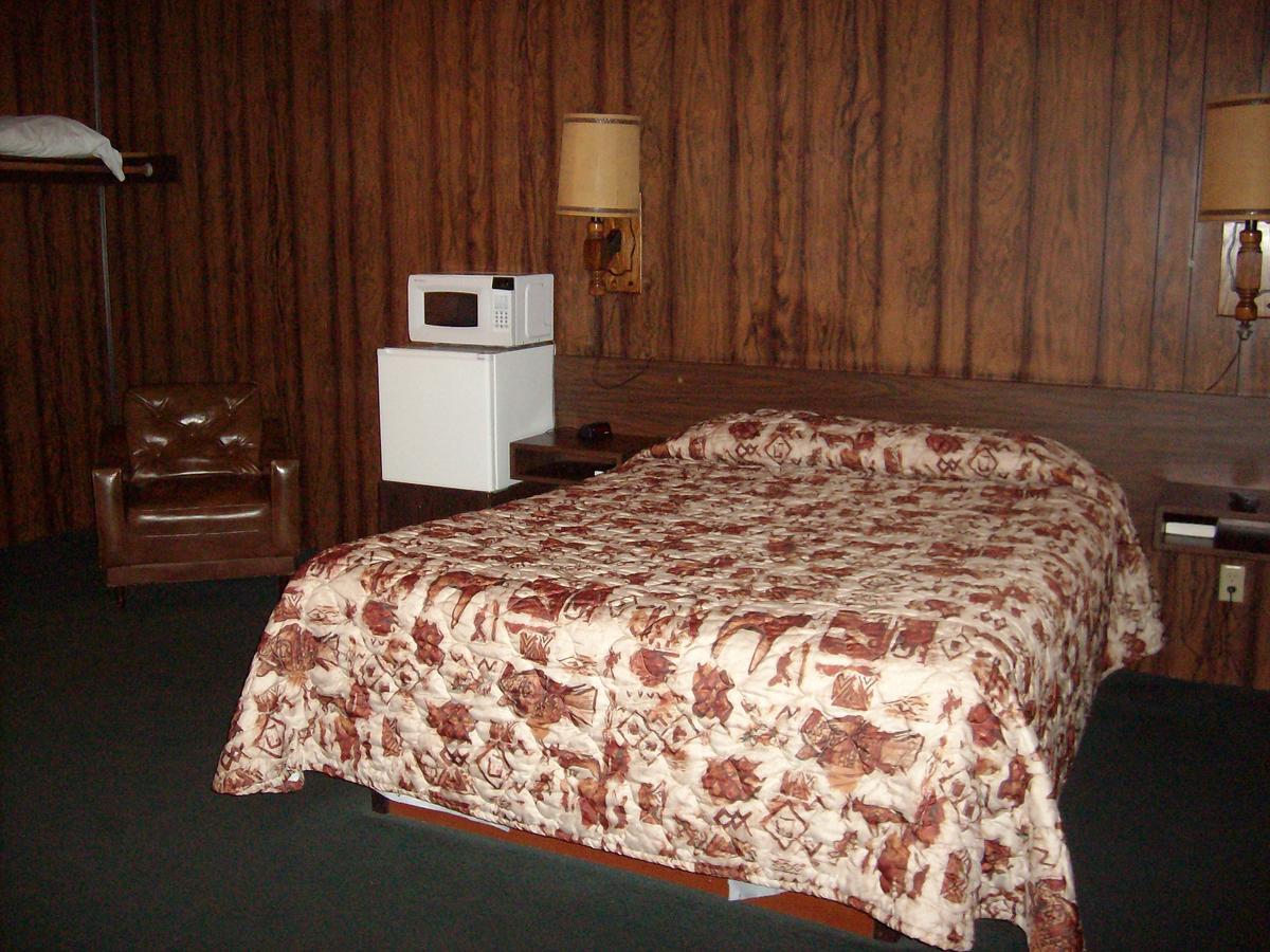 The Village Inn Motel & Restaurant Challis Екстер'єр фото